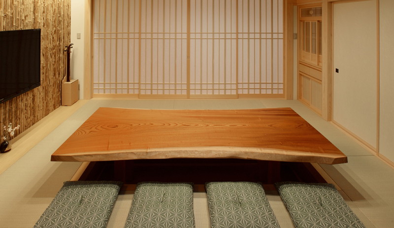 家具蔵/ケヤキの一枚板テーブルのサムネイル画像